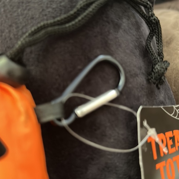 - 5 Reusable Jack o lantern Pumpkin Tricker Treat bags! - Picture 4 of 6